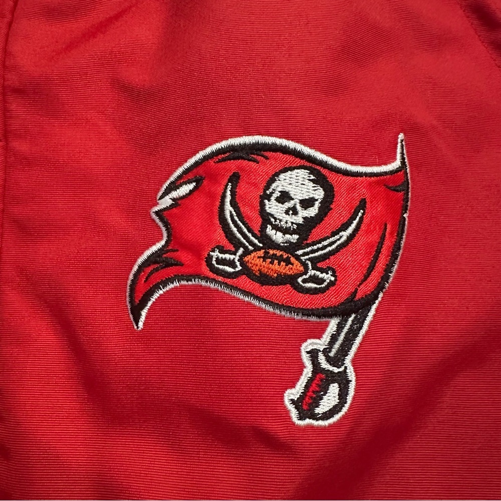 Tampa Bay Buccaneers NFL Red Black Insulated Jacket XL Hooded Zip Pockets - Picture 3 of 15